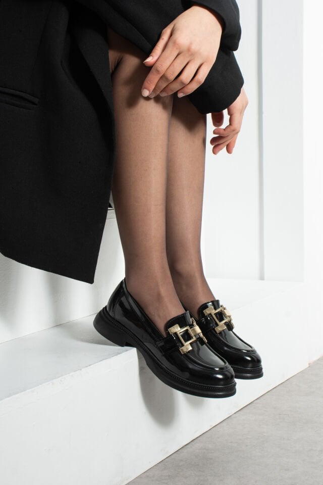 Kadın Siyah Rugan Gold Büyük Tokalı Klasik Makosen Loafer Ayakkabı Parlak Ofis & Okul Ayakkabısı