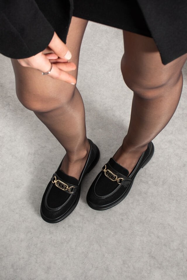 Kadın Siyah Süet & Cilt Mix Gold Zincir Detaylı Klasik Makosen Loafer Ayakkabı Günlük & Ofis