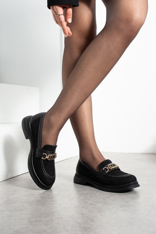 Kadın Siyah Süet & Cilt Mix Gold Zincir Detaylı Klasik Makosen Loafer Ayakkabı Günlük & Ofis