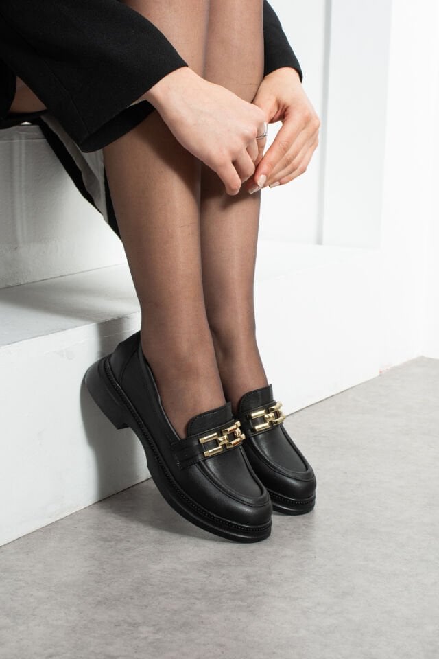 Kadın Siyah Cilt Zincir Detaylı Klasik Makosen Loafer Ayakkabı Günlük & Ofis Şıklığı