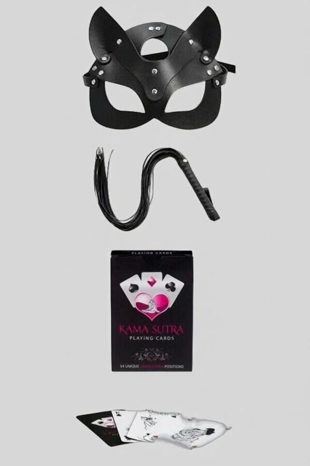 Arias Closet Sexy Görselli Oyun Kartı Kama Sutra Kırbaç Maske Set