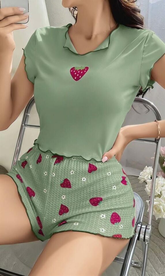 Arias Closet Yeşil Çilek Desenli Askılı Şortlu Pijama Takım
