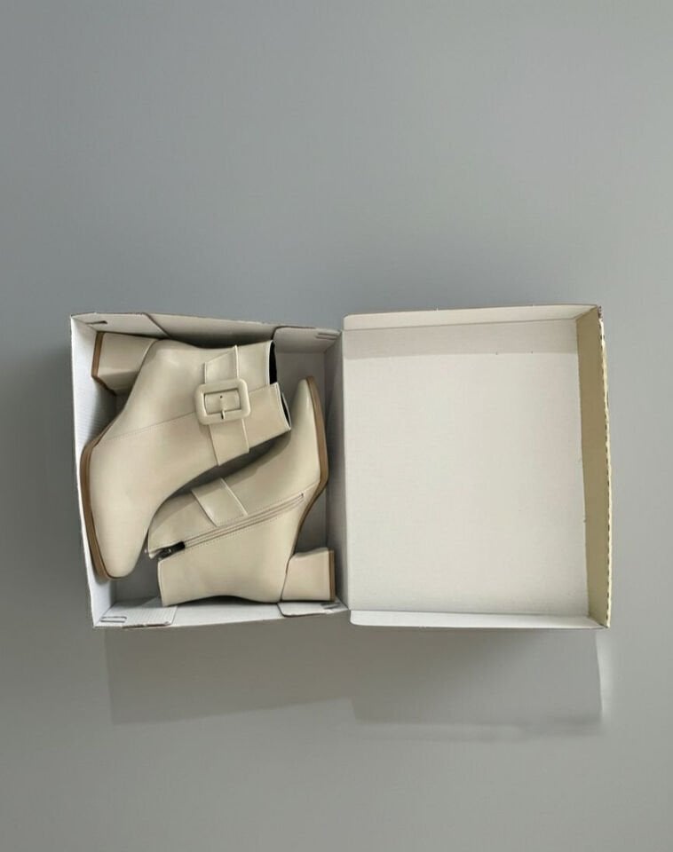 Kadın Küt Cilt Bot Bej Kare Tokalı Günlük Şık Tasarım