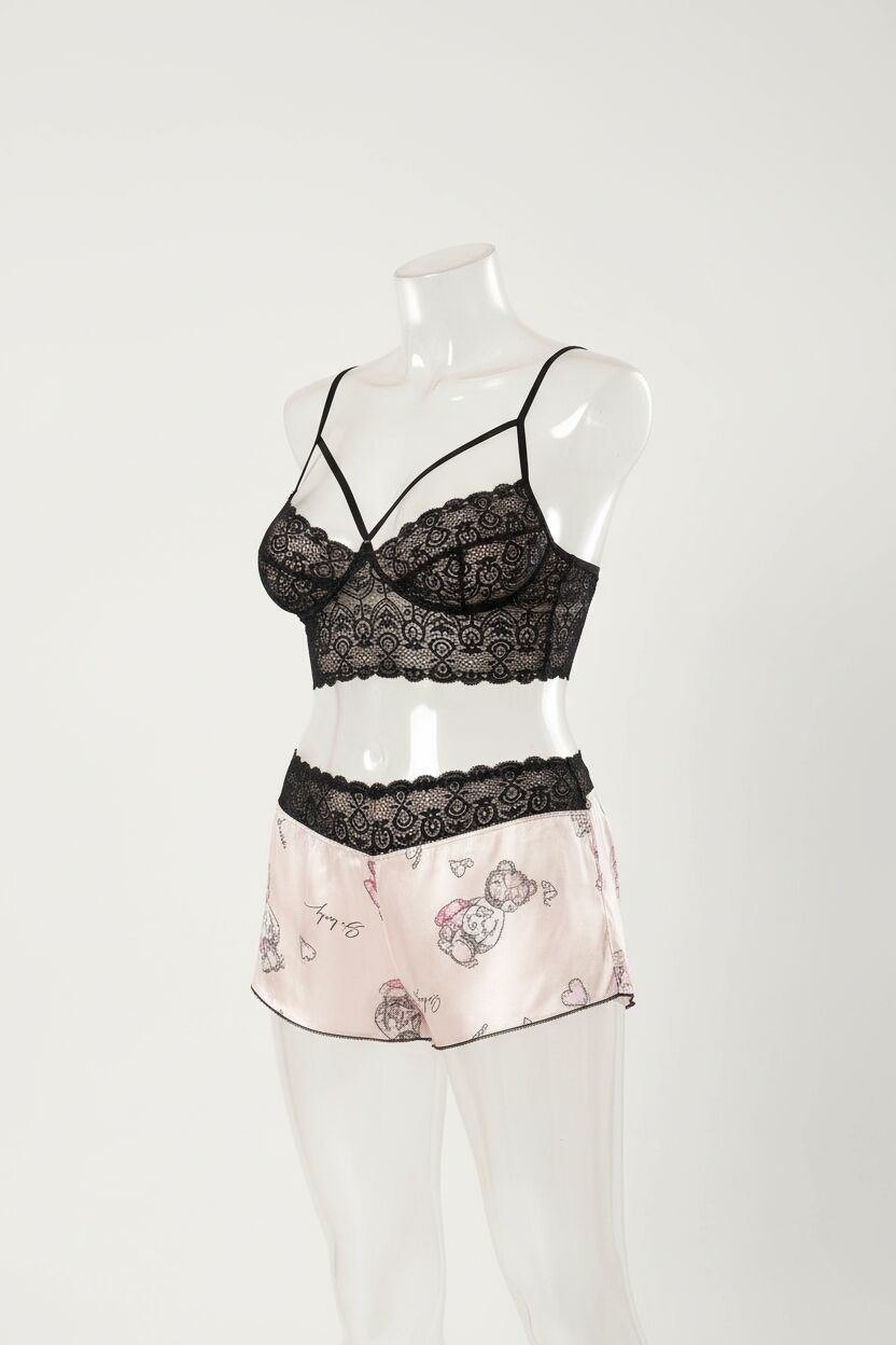 Büyük Beden Altı Şirin Desenli Üstü Dantel Fantezi Şortlu Saten Gecelik