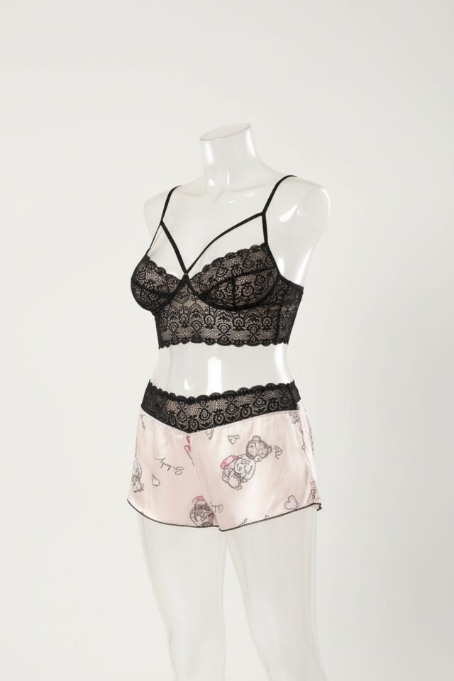 Büyük Beden Altı Şirin Desenli Üstü Dantel Fantezi Şortlu Saten Gecelik