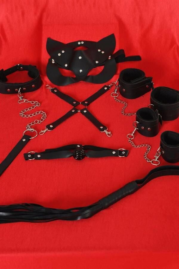 Arias Closet Siyah İçi Tüylü Maske,Kol,Bacak,Ağız Topu,Kırbaç,Tasma Set