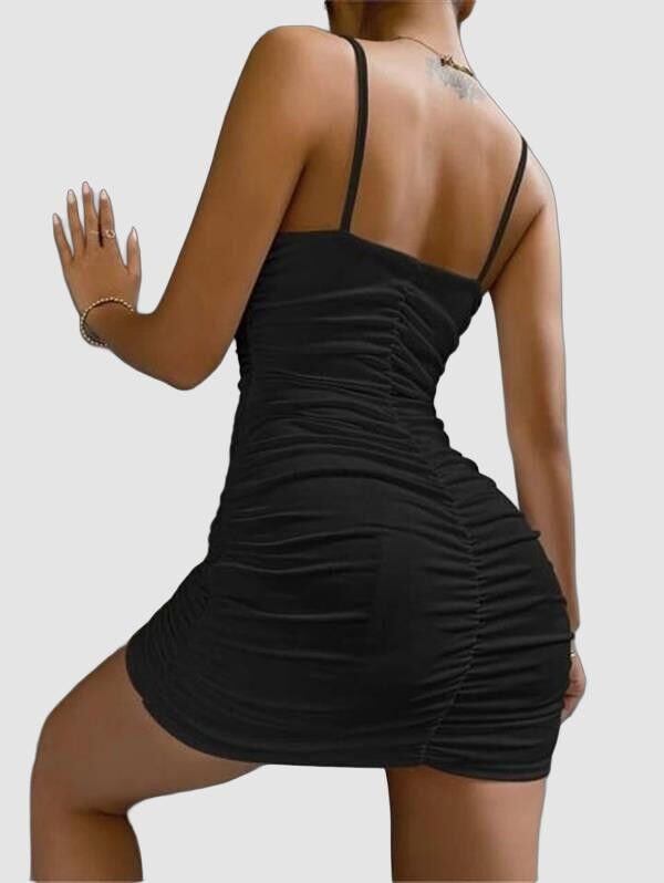 Göbek Dekolteli Büzgülü Siyah Mini Club Elbisesi