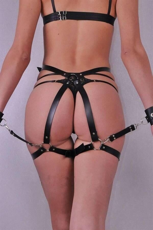 Arias Closet Yanylardan ve Arkadan Tutturulabilen Harness Jartiyer Set