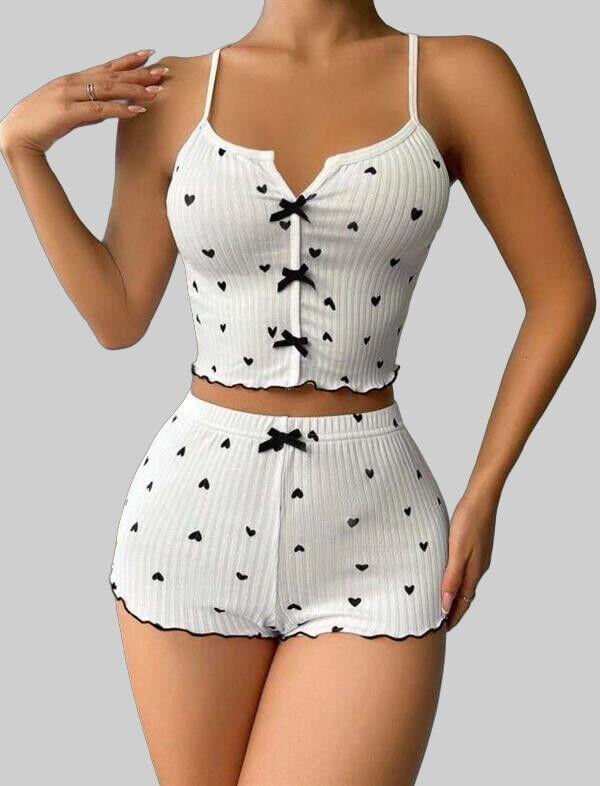 Arias Closet Beyaz Üstüne Siyah Kalp Desenli Askılı Şortlu Pijama Takımı