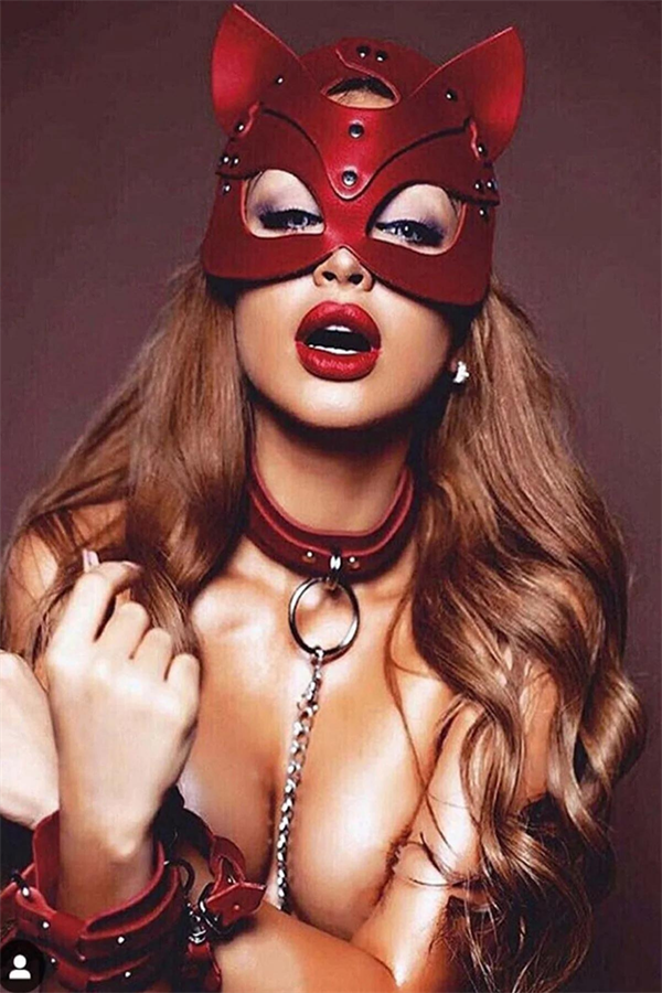 Arias Closet Kırmızı Maske, Tasma ve Kelepçe Harness Deri Set