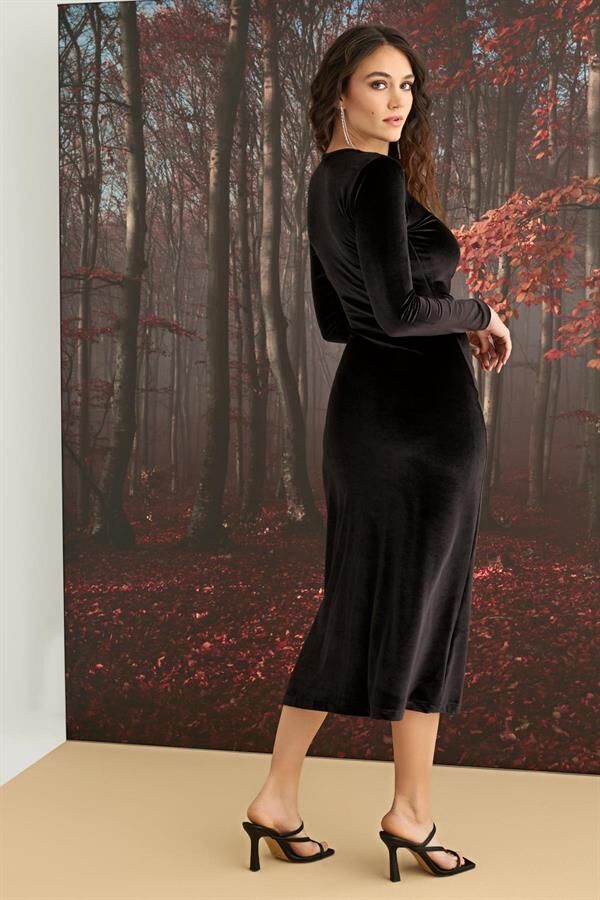 Arias Closet Uzun Kollu Yırtmaç Detaylı Kadife Elbise