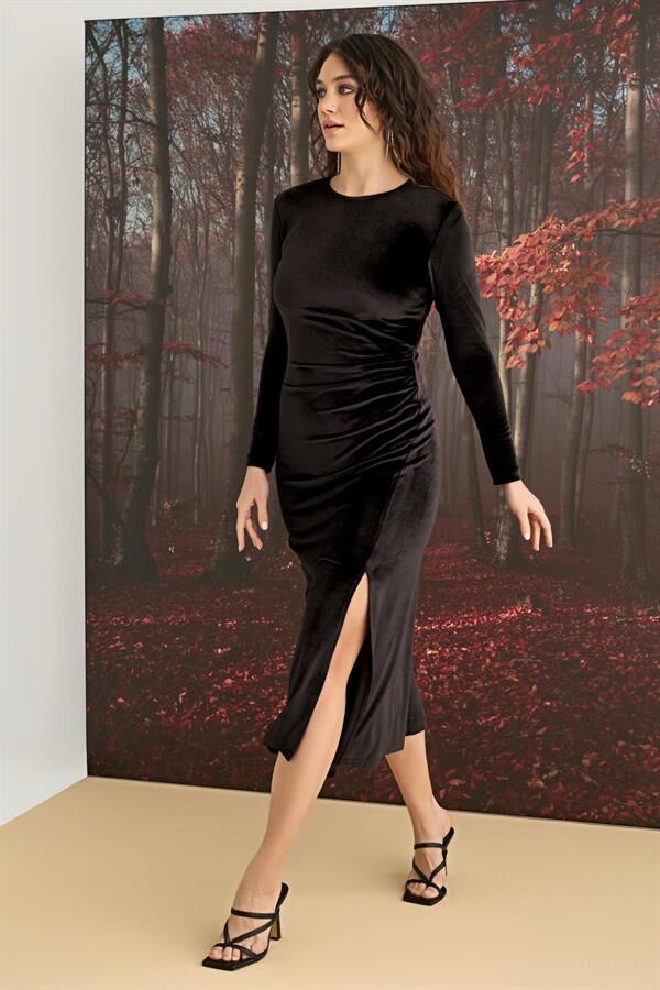 Arias Closet Uzun Kollu Yırtmaç Detaylı Kadife Elbise