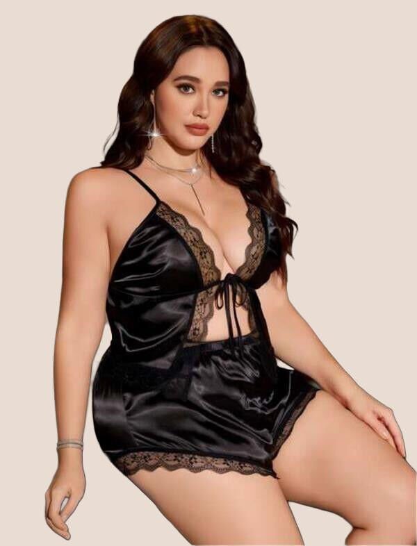 Büyük Beden Siyah Dantel İşlemeli Saten Şortlu Takım