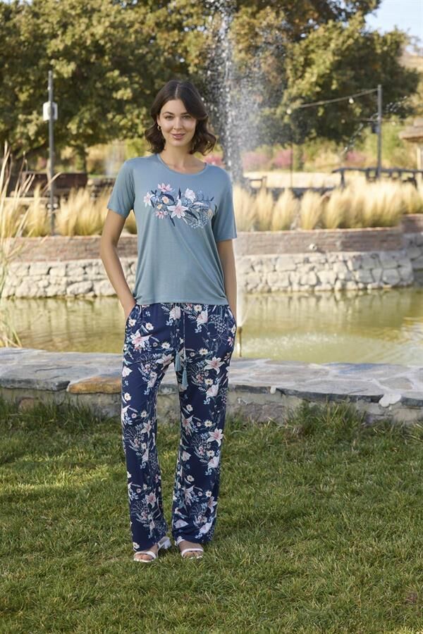 Arias Closet Çiçek ve Yaprak Desenli ve Baskılı Pijama Takımı