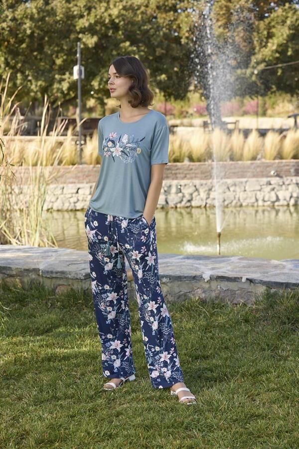 Arias Closet Çiçek ve Yaprak Desenli ve Baskılı Pijama Takımı