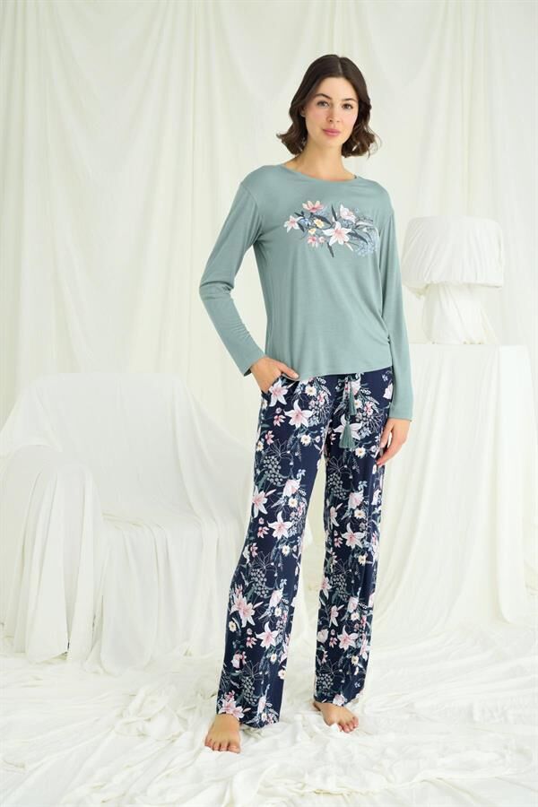 Arias Closet Çiçek ve Yaprak Desenli Baskılı Pijama Takımı