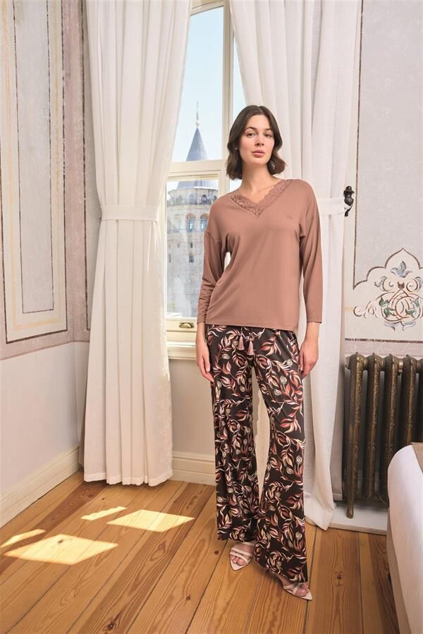 Arias Closet Yaprak Desenli Dantelli V Yaka Büyük Beden Pijama Takımı