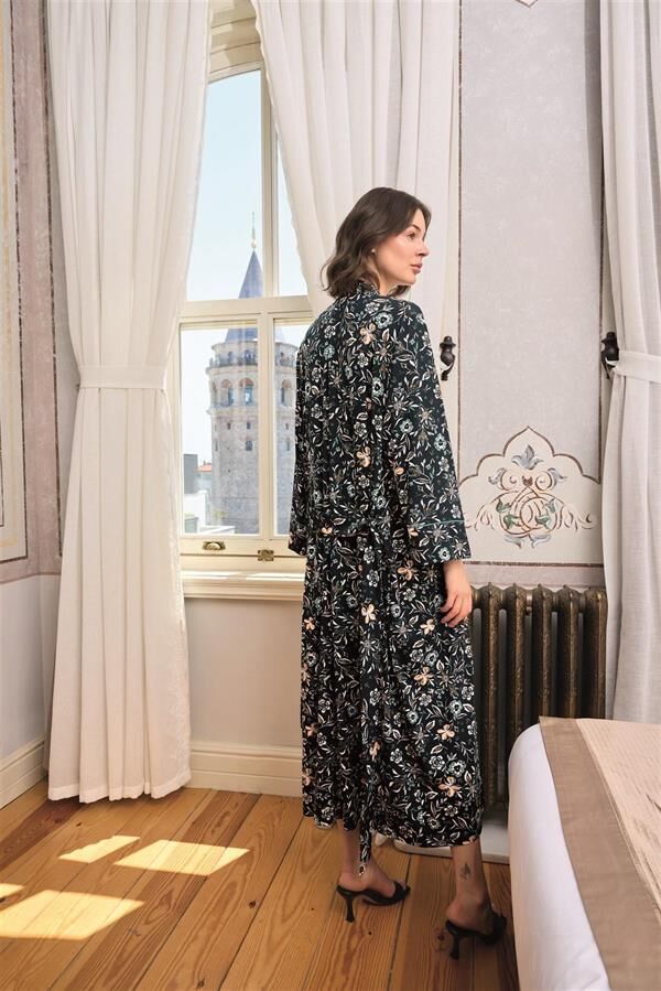 Arias Closet Çiçek ve Yaprak Desenli Dantelli ve Dekolteli Büyük Beden Sabahlık Takımı
