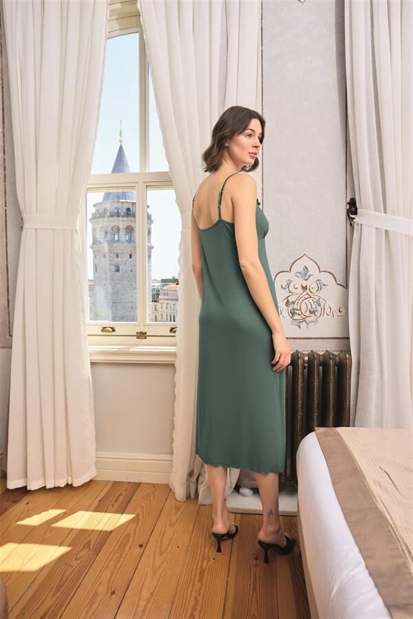 Arias Closet Çiçek ve Yaprak Desenli Dantelli ve Dekolteli Sabahlık Takımı