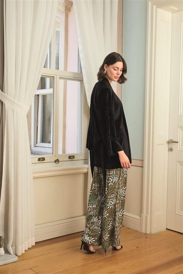 Arias Closet Çiçek Yaprak ve Etnik Desenli Dantelli 3'lü Pijama Takımı