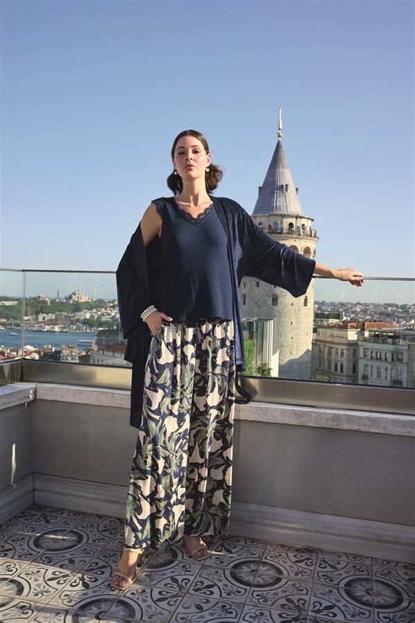 Arias Closet Yaprak Desenli ve Dantelli 3'lü Pijama Takımı