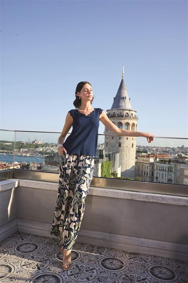 Arias Closet Yaprak Desenli ve Dantelli 3'lü Pijama Takımı