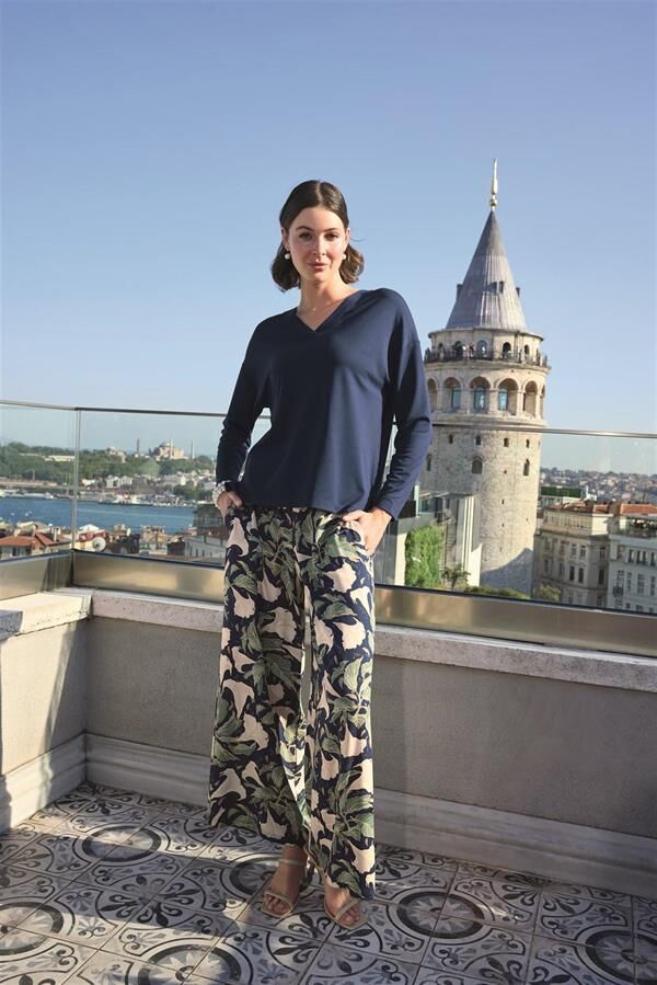 Arias Closet Yaprak Desenli Uzun Kollu V Yaka Pijama Takımı