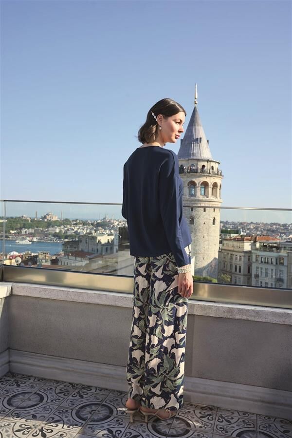 Arias Closet Yaprak Desenli Uzun Kollu V Yaka Pijama Takımı