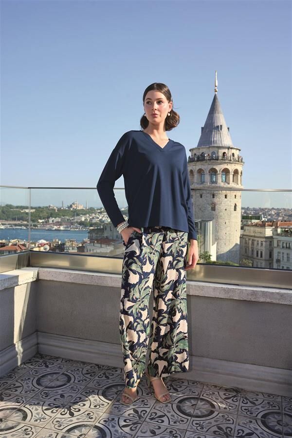 Arias Closet Yaprak Desenli Uzun Kollu V Yaka Pijama Takımı