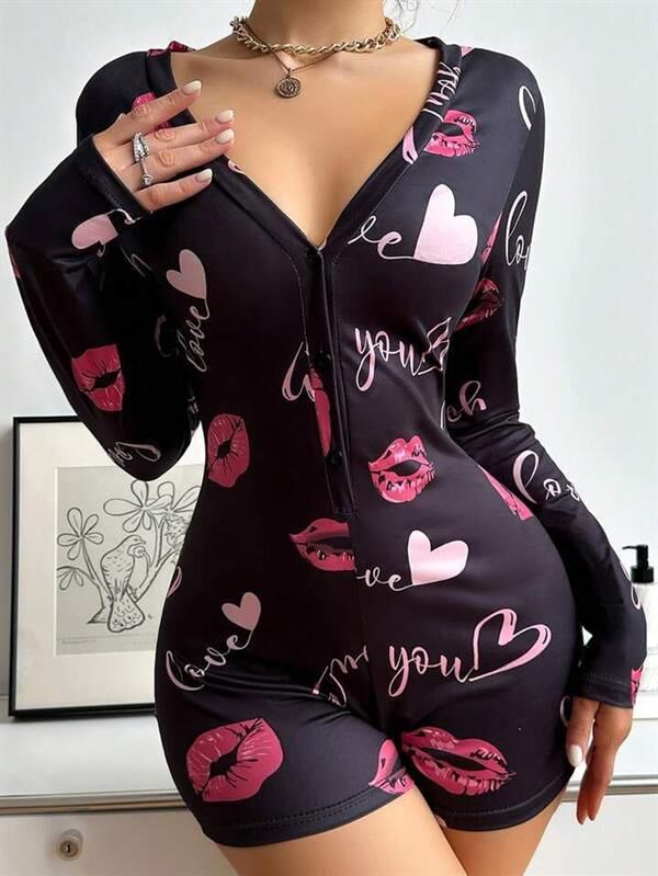 Arias Closet Pamuklu Kırmızı Öpücük ve Kalp Desenli Düğmeli Uzun Kol Tulum Pijama